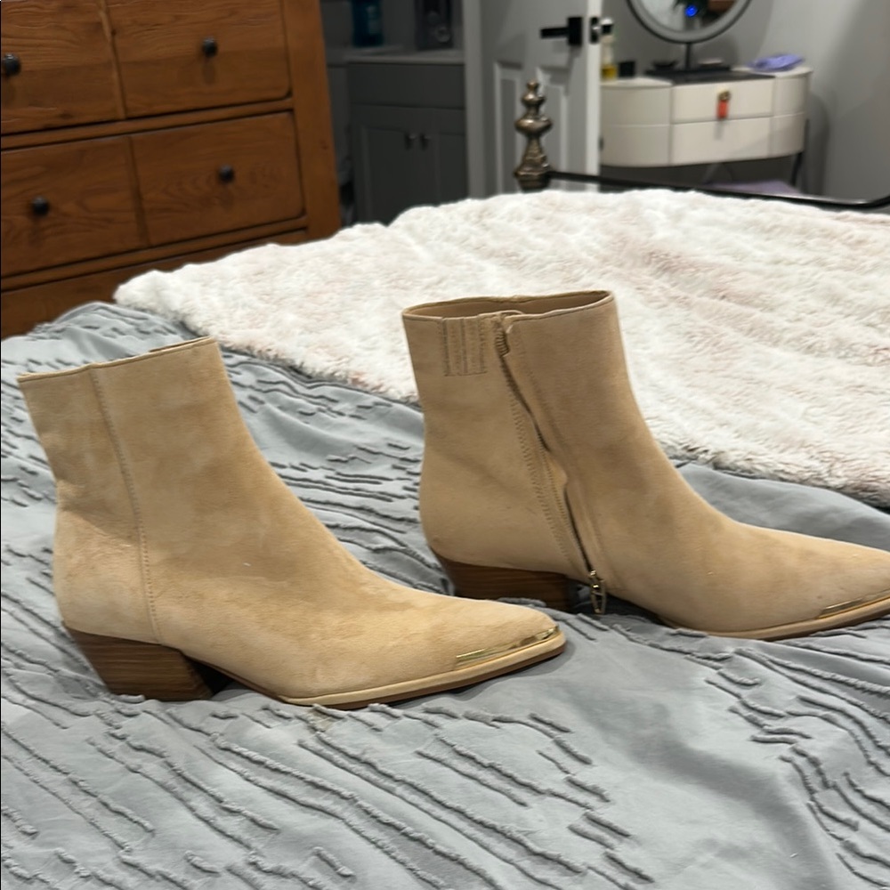 Women's Tan Ankle Boots dolce vita brand new never worn paid $160
